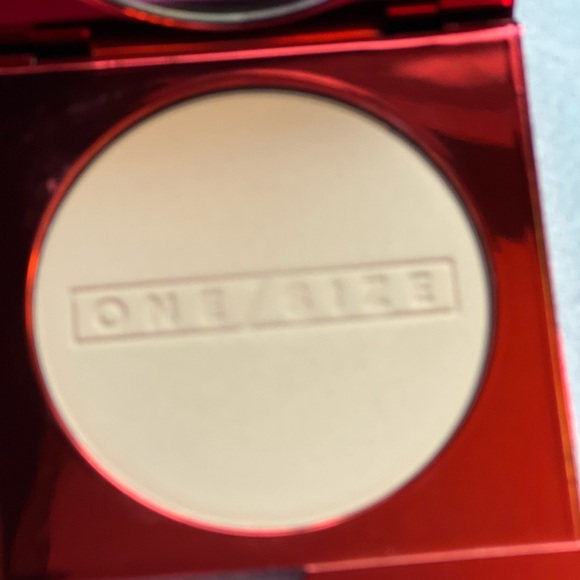 ONE/SIZE Patrick Starrr turn up the base versatile powder foundation - Picture 2 of 3